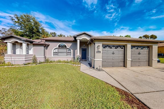 Gorgeous oasis with pool patio central AC WD and close to the beach
