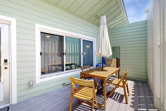 Enchanting condo with full kitchen enclosed yard and washer dryer