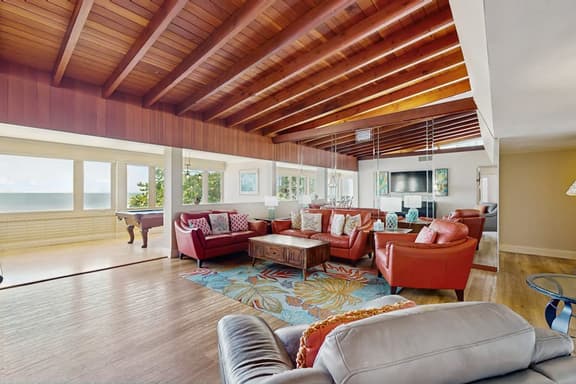Beachfront penthouse with pool great views and pool table