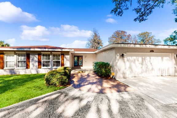 Riverfront home near downtown Tampa with panoramic river views streaming WD