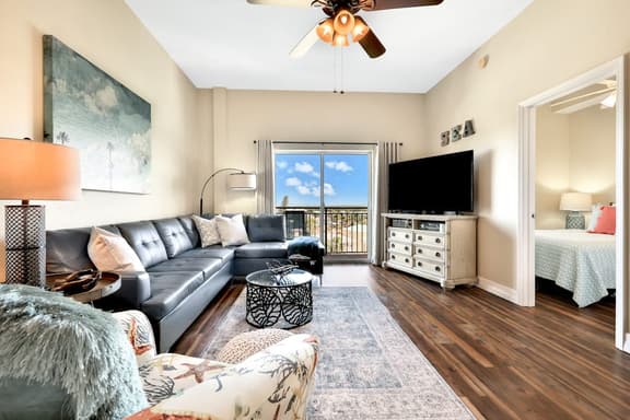 Bay front condo shared pool and hot tub right next to the beach