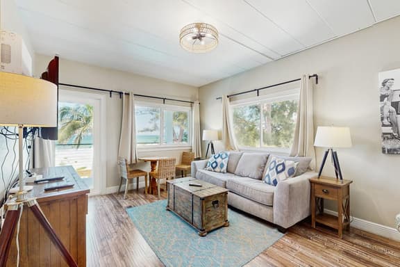 Gulf front condo beach access full kitchen and central AC