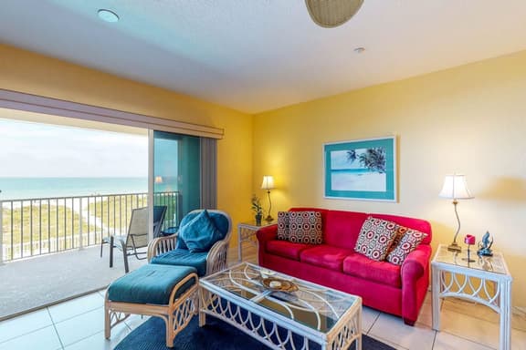 Beachfront condo with washer dryer pool and hot tub dog friendly