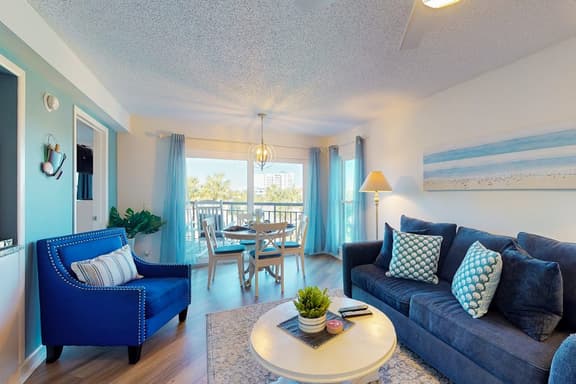 Inviting gem on St Pete Beach with AC and washer dryer snowbird friendly