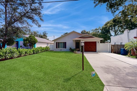 Fully renovated family friendly with covered patio hot tub central location