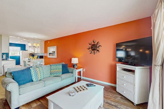 Snowbird Friendly Townhouse with WiFi and Central AC