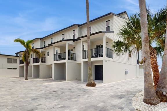 8BR Beach Retreat | Sleeps 24 | Dog-Friendly