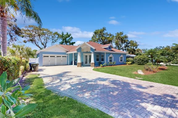 Single Story Home w Private Pool Fenced BackYard Gas Grill Fireplace and AC