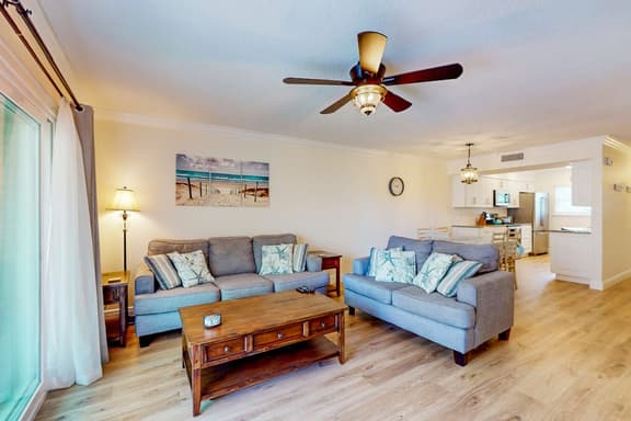 Flip Flops and Fun Furnished Balcony Bay View Pool Across from Beach