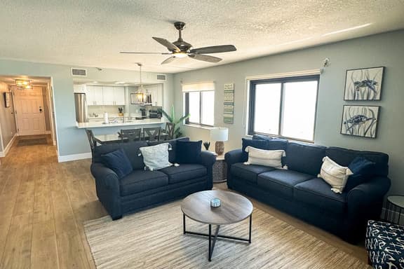 Gulf front corner condo with pool hot tub and easy beach access