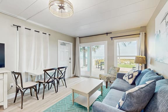 Gulf front condo with full kitchen and central AC