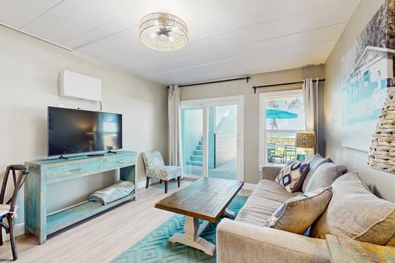 Gulf front condo ground floor beach access full kitchen and central AC