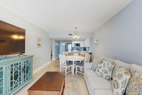 1st floor beachfront condo with outdoor pool with views AC and WD