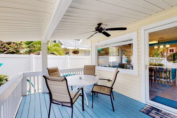 Charming single level cottage with a kitchen enclosed yard and WiFi