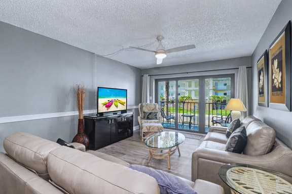 Steps to Beach + Pool in Madeira Beach