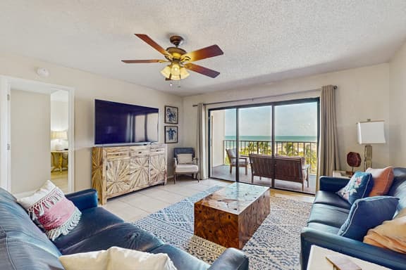 Snowbird friendly beachfront condo with pool tennis and AC dog friendly