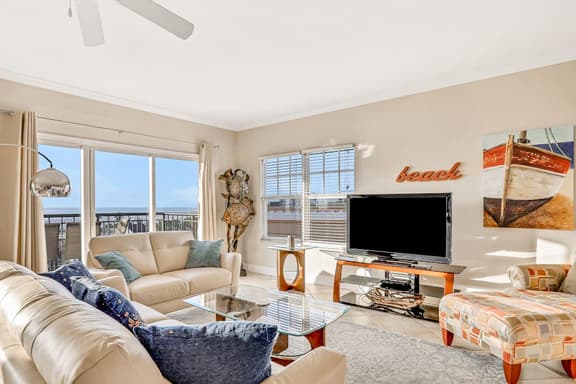 Top floor condo near the beach with pool hot tub washer dryer