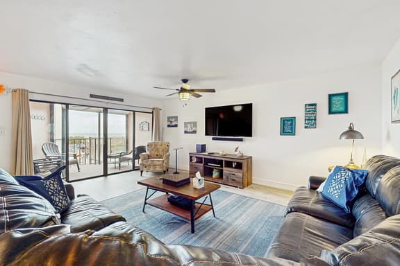 Beachfront condo with pool tennis court and AC Dog friendly - Image 1